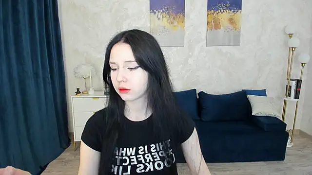 Snapshot of VioletHarme chatting on April 10, 2026, 11:28 am VioletHarme online show from April 10, 2026, 11:28 am