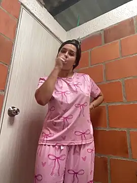 amberbakee online show from November 26, 2025, 3:34 pm