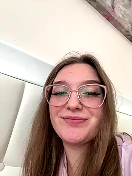 Bellatrisssaa online show from December 18, 2025, 11:58 am