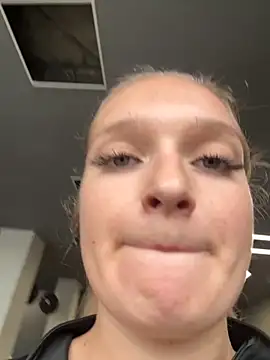 Bellatrisssaa online show from September 29, 2025, 11:27 am