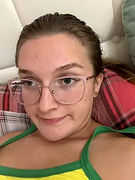 Bellatrisssaa online show from September 18, 2025, 8:45 pm