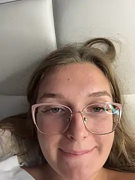 Bellatrisssaa online show from September 16, 2025, 6:31 pm