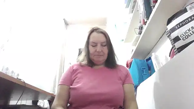 Snapshot of AnnaLive570 chatting on December 17, 2025, 5:23 am AnnaLive570 online show from December 17, 2025, 5:23 am