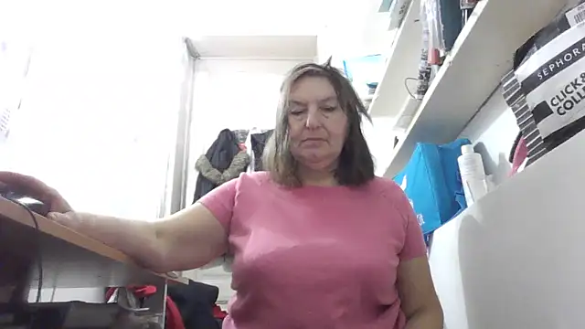 Snapshot of AnnaLive570 chatting on December 19, 2025, 5:32 am AnnaLive570 online show from December 19, 2025, 5:32 am