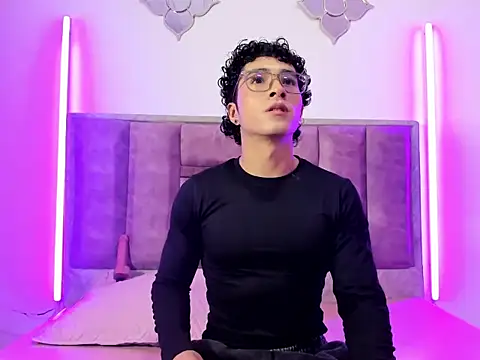 0anonimo bottom1 online show from September 25, 2025, 8:26 pm