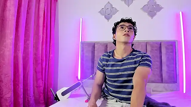 0anonimo bottom1 online show from September 14, 2025, 7:47 pm