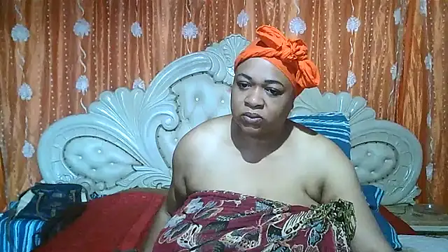 BUSTY QUEEEN online show from October 20, 2025, 6:26 am