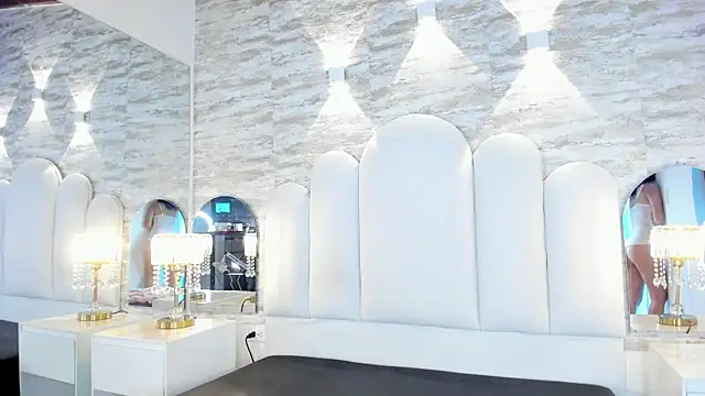 Kristy1  online show from September 17, 2025, 12:29 pm