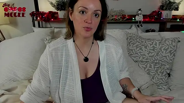 BigBoobsMcGee online show from December 18, 2025, 2:49 am