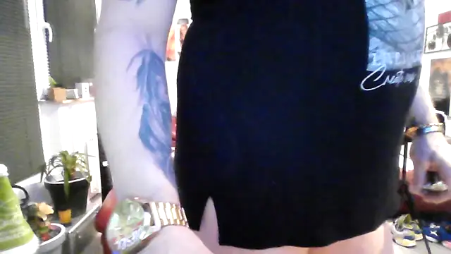 Snapshot of hellgirl1980 chatting on October 7, 2025, 2:01 am hellgirl1980 online show from October 7, 2025, 2:01 am