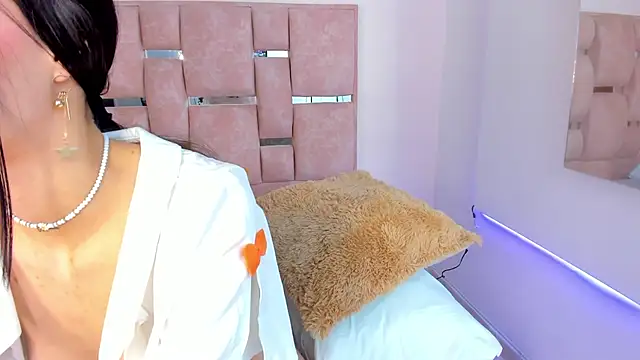 Daeni  online show from September 16, 2025, 4:35 am