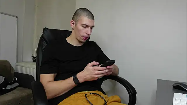 Snapshot of Ryan_Dozer chatting on November 6, 2025, 8:29 am Ryan Dozer online show from November 6, 2025, 8:29 am