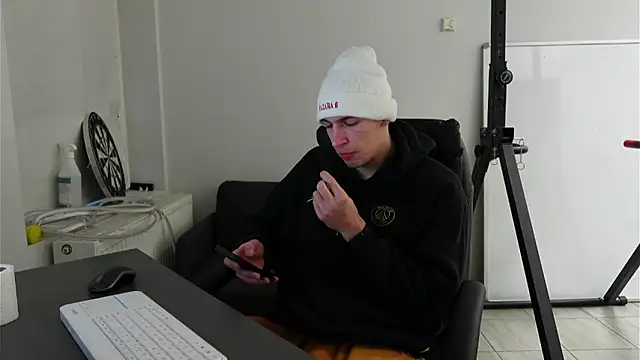 Snapshot of Ryan_Dozer chatting on November 30, 2025, 7:09 am Ryan Dozer online show from November 30, 2025, 7:09 am