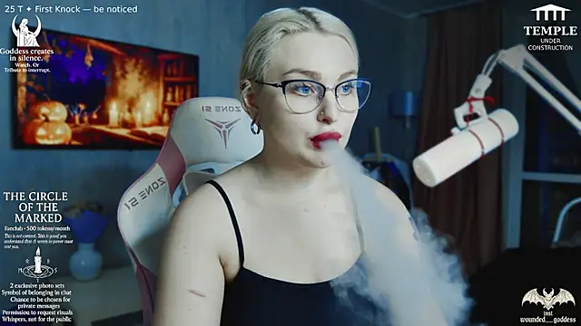 Snapshot of Wounded_Goddess_ chatting on November 3, 2025, 2:53 pm Wounded Goddess online show from November 3, 2025, 2:53 pm