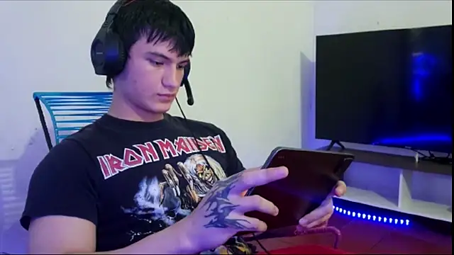 ErickWalton online show from November 25, 2025, 5:19 am