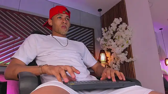 B Wild online show from November 23, 2025, 3:49 am