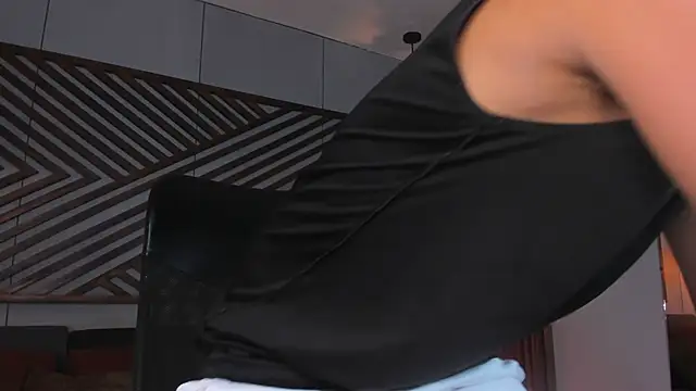 B Wild online show from April 14, 2026, 4:06 am