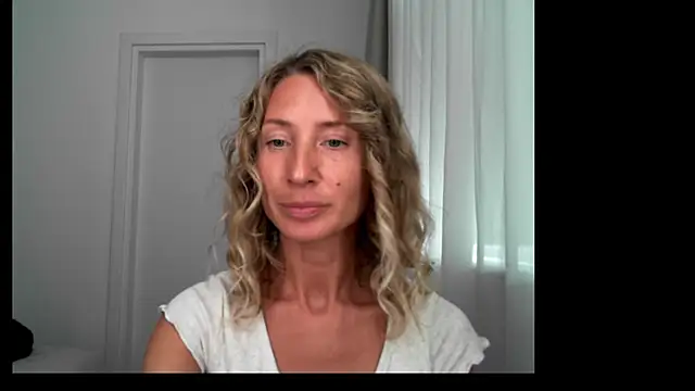 Snapshot of Paevoa chatting on October 24, 2025, 12:48 pm Paevoa online show from October 24, 2025, 12:48 pm