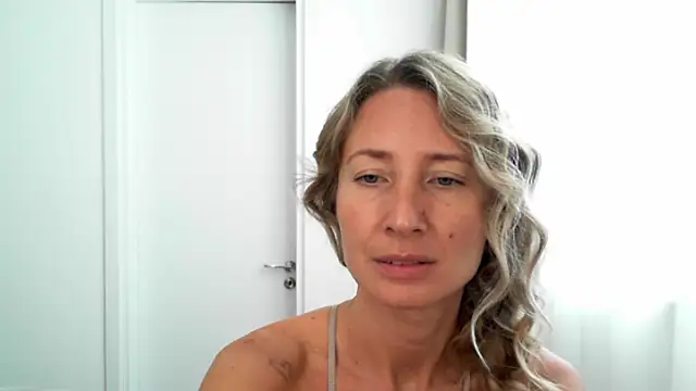 Snapshot of Paevoa chatting on November 26, 2025, 9:53 am Paevoa online show from November 26, 2025, 9:53 am