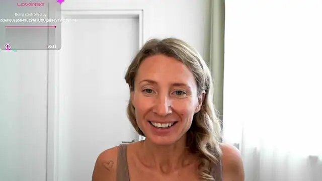 Snapshot of Paevoa chatting on December 1, 2025, 9:32 am Paevoa online show from December 1, 2025, 9:32 am