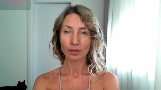 Snapshot of Paevoa chatting on November 25, 2025, 8:58 am Paevoa online show from November 25, 2025, 8:58 am