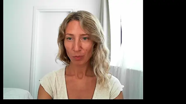 Snapshot of Paevoa chatting on October 29, 2025, 8:24 am Paevoa online show from October 29, 2025, 8:24 am