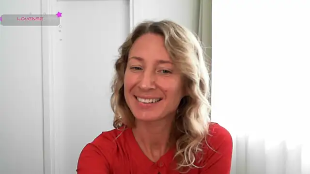 Snapshot of Paevoa chatting on December 4, 2025, 10:14 am Paevoa online show from December 4, 2025, 10:14 am