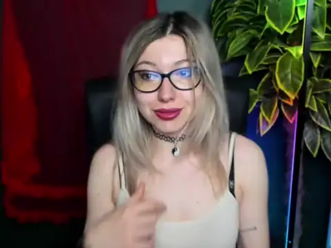 Snapshot of loveHeidi chatting on May 7, 2026, 4:50 am loveHeidi online show from May 7, 2026, 4:50 am