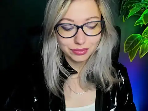 loveHeidi online show from September 23, 2025, 6:42 am