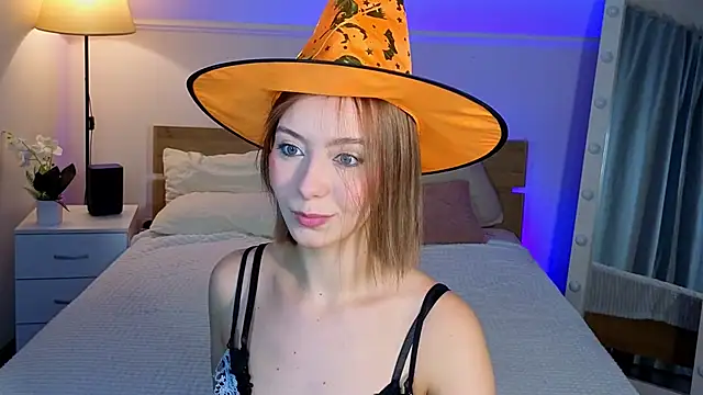 LumMina online show from November 3, 2025, 9:57 am