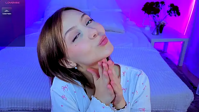 LumMina online show from November 11, 2025, 11:16 am