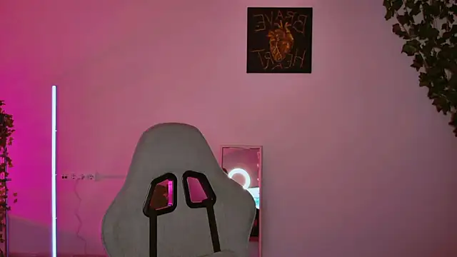 Yoka paradoXXX online show from October 4, 2025, 1:12 pm