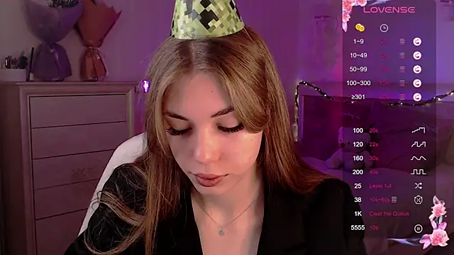 Snapshot of Leila_Vanilla chatting on November 13, 2025, 12:25 am Leila Vanilla online show from November 13, 2025, 12:25 am