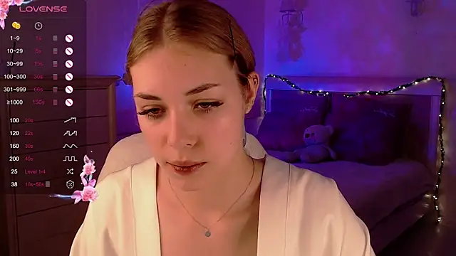 Snapshot of Leila_Vanilla chatting on October 7, 2025, 4:30 pm Leila Vanilla online show from October 7, 2025, 4:30 pm