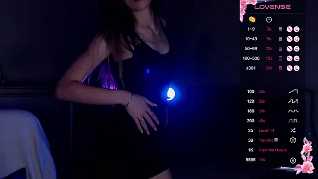 Snapshot of Leila_Vanilla chatting on November 7, 2025, 1:21 am Leila Vanilla online show from November 7, 2025, 1:21 am