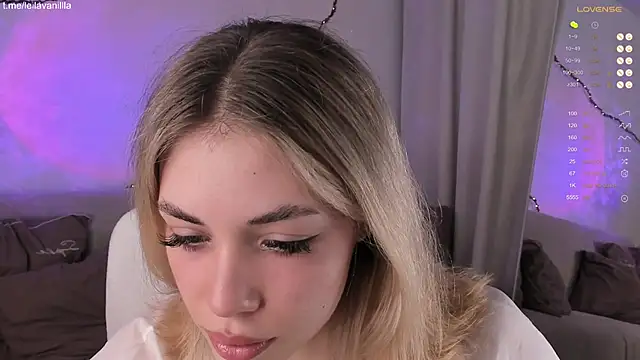 Snapshot of Leila_Vanilla chatting on April 3, 2026, 4:41 am Leila Vanilla online show from April 3, 2026, 4:41 am