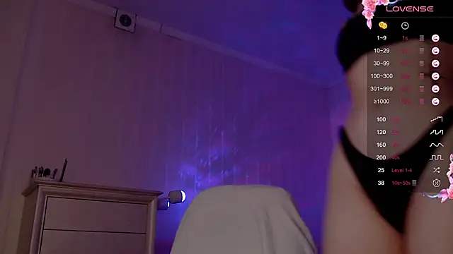 Snapshot of Leila_Vanilla chatting on October 9, 2025, 5:13 pm Leila Vanilla online show from October 9, 2025, 5:13 pm