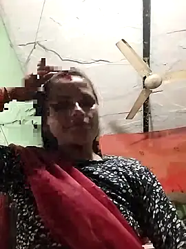 KIRTI12 HOT online show from September 28, 2025, 3:52 pm