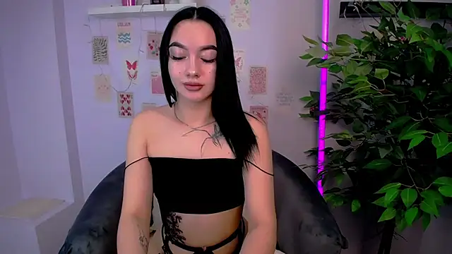 MonicaTess online show from November 14, 2025, 3:54 am