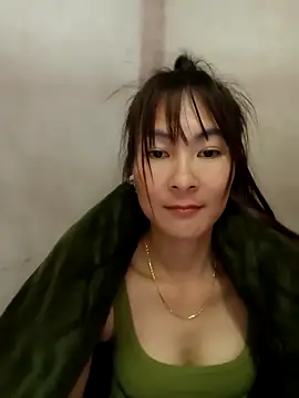 Snapshot of Yumyum_kiw chatting on November 26, 2025, 12:43 am Yumyum kiw online show from November 26, 2025, 12:43 am