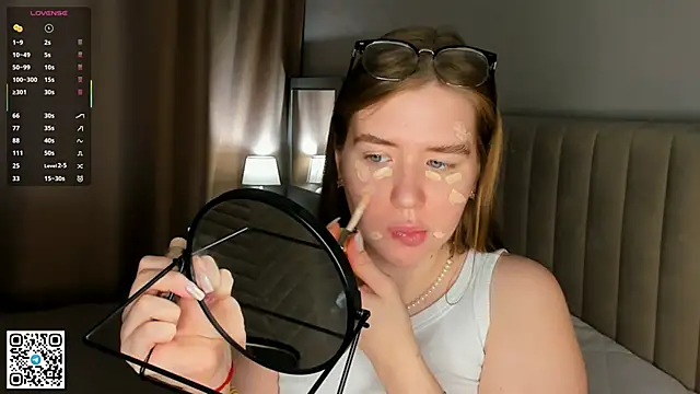 AlinaSollman online show from October 22, 2025, 4:12 am