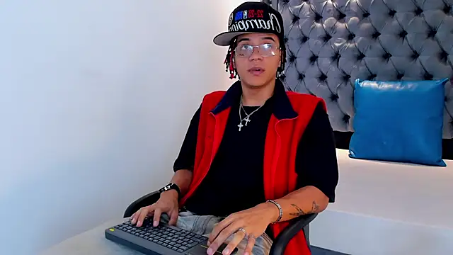 Snapshot of MARSHALL_SPENCER chatting on December 17, 2025, 1:16 pm MARSHALL SPENCER online show from December 17, 2025, 1:16 pm