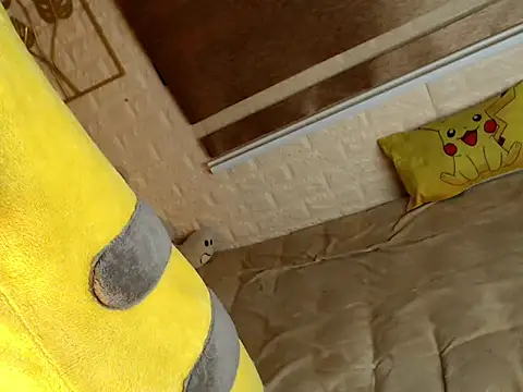 yourdevilsweettsx online show from December 14, 2025, 5:46 am