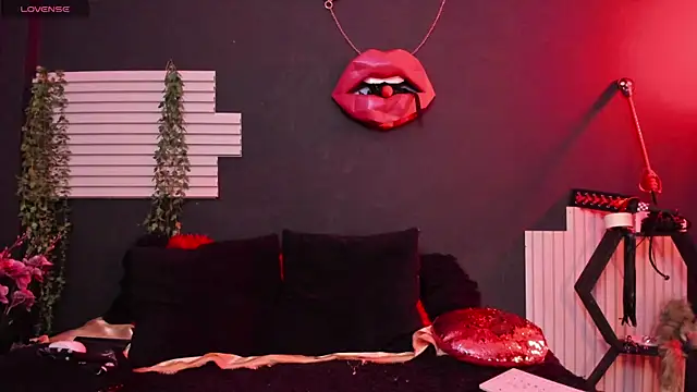 kinky momm online show from August 3, 2026, 3:18 pm