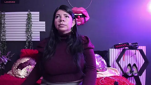 kinky momm online show from June 23, 2026, 2:26 pm
