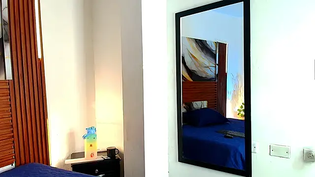 Evelin thompsson online show from November 25, 2025, 3:18 am