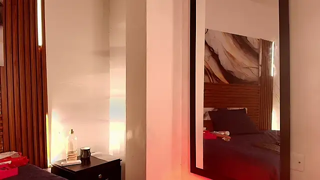 Evelin thompsson online show from October 28, 2025, 3:40 am