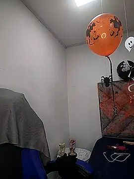 Snapshot of Shantey_Laurent chatting on October 29, 2025, 1:43 pm Shantey Laurent online show from October 29, 2025, 1:43 pm