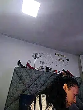 Snapshot of Shantey_Laurent chatting on April 23, 2026, 4:41 pm Shantey Laurent online show from April 23, 2026, 4:41 pm