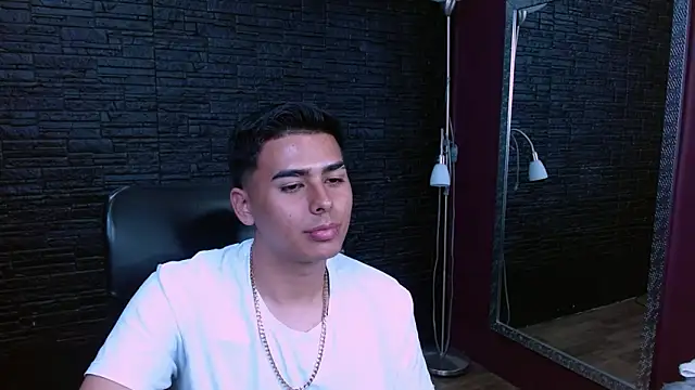 Snapshot of Matthewlodge chatting on December 17, 2025, 6:13 pm Matthewlodge online show from December 17, 2025, 6:13 pm